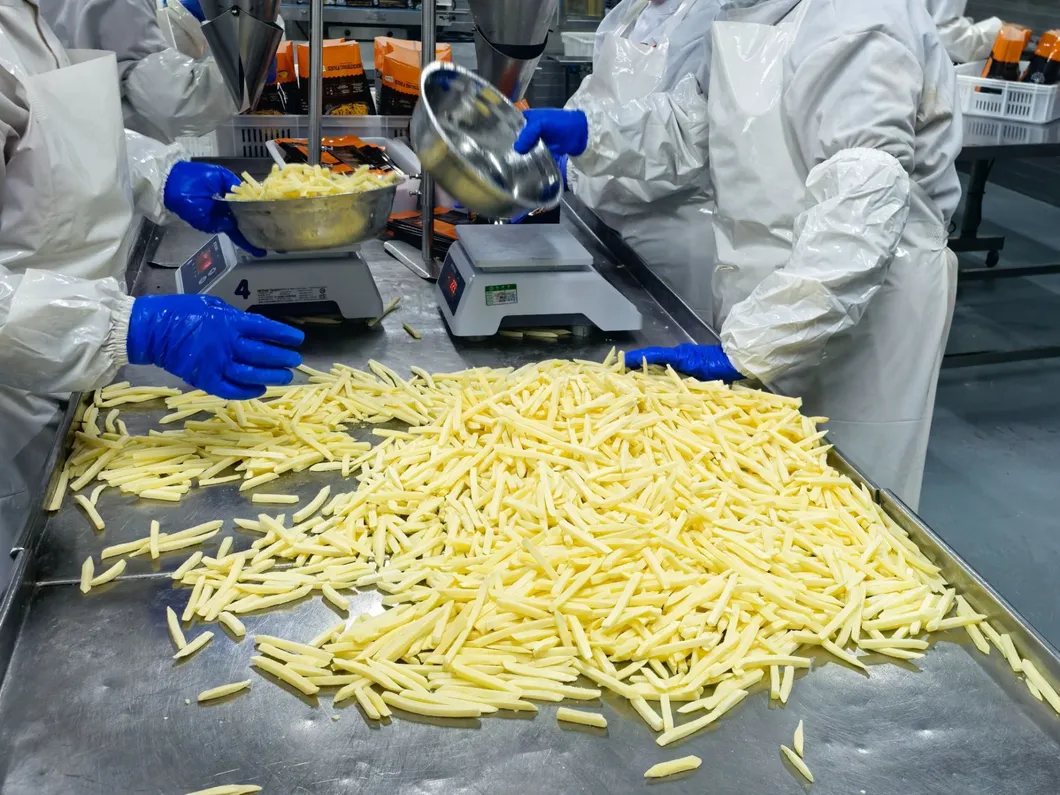 Dondurulmuş düz kesilmiş patates kızartmasının yüklenmesi ve zamanında teslim edilmesi 2